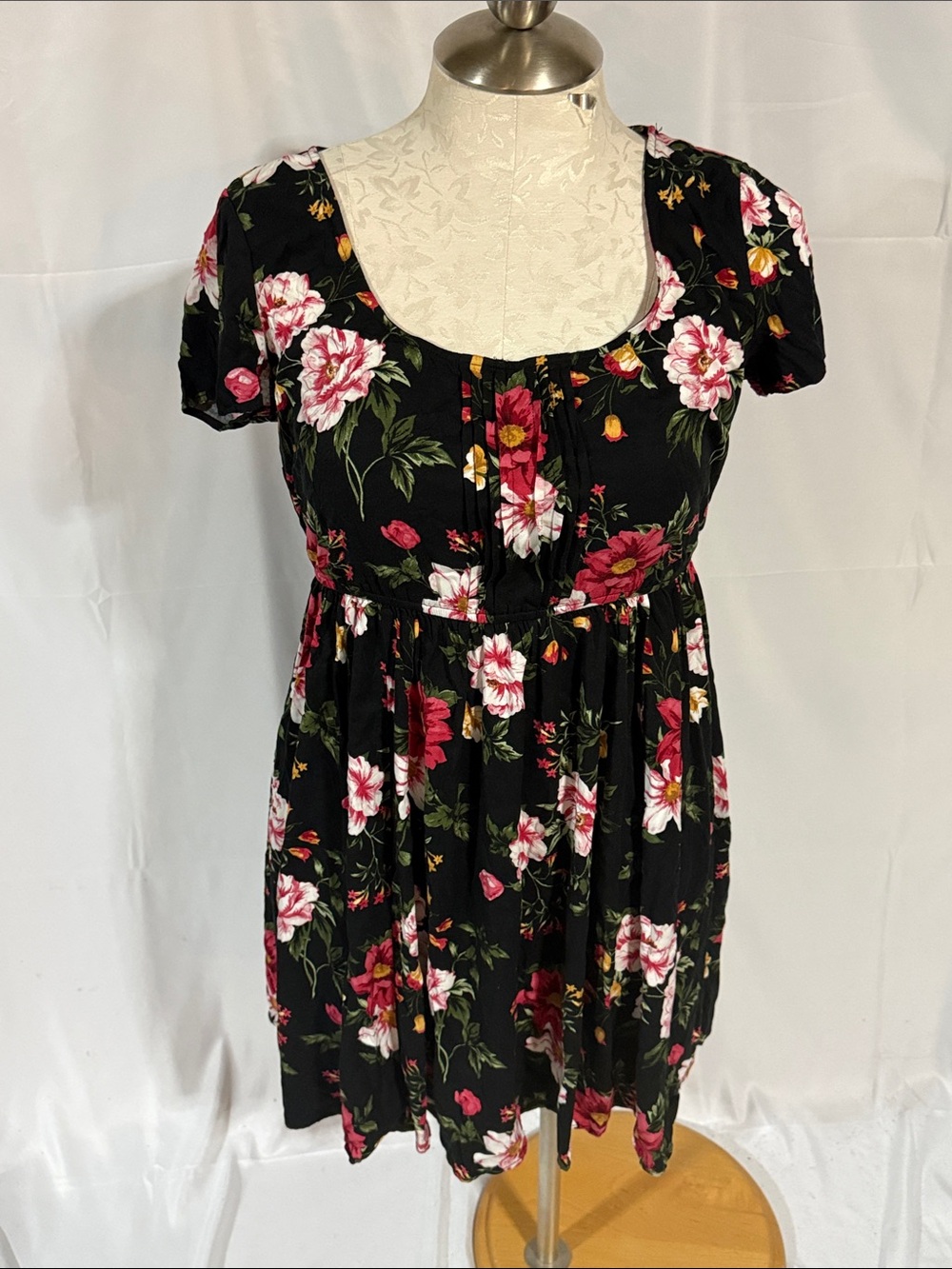 Torrid short sleeve floral dress size 0.large (12)
